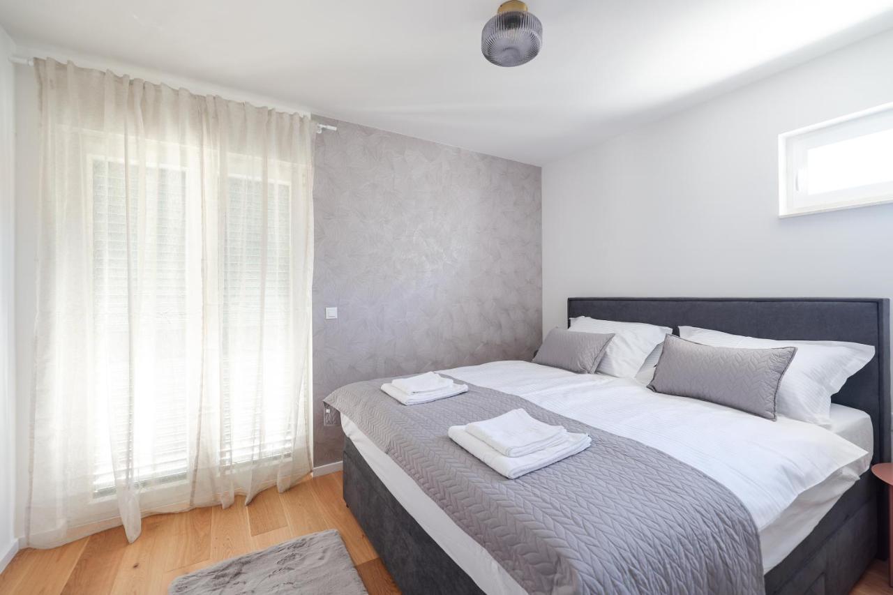 Apartments Mila Светі Филип-і-Яков Екстер'єр фото